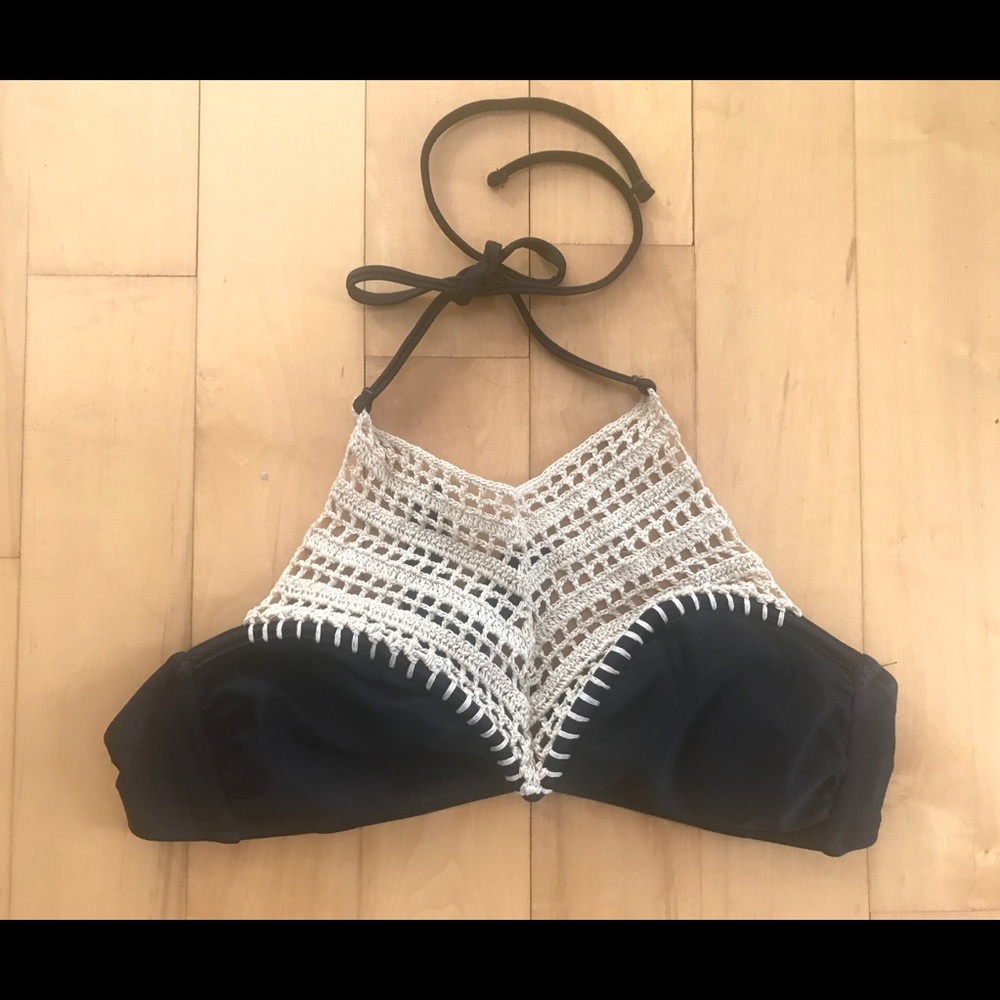 CROCHET HIGH NECK HALTER TOP